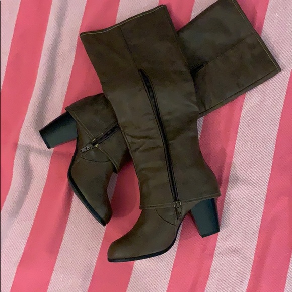 Boots - Picture 2 of 3